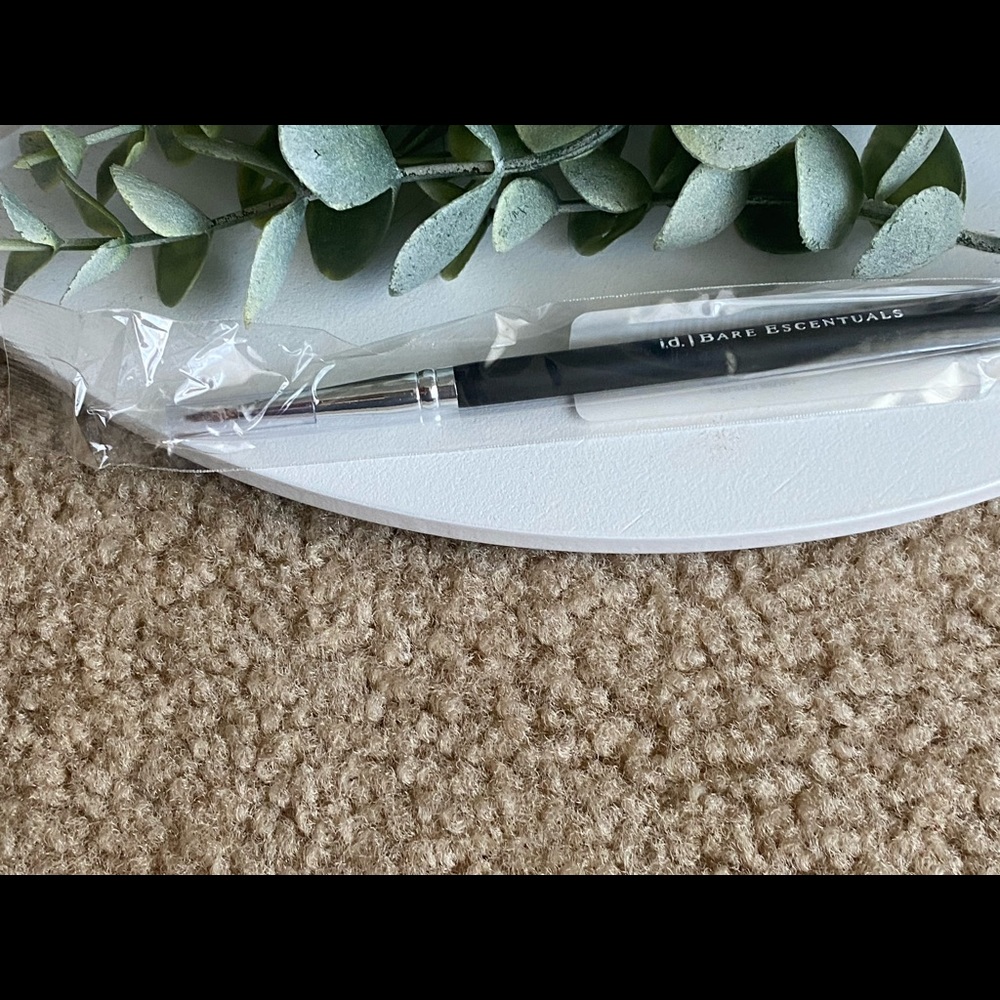 Bare Escentuals eyeliner brush - Picture 6 of 6